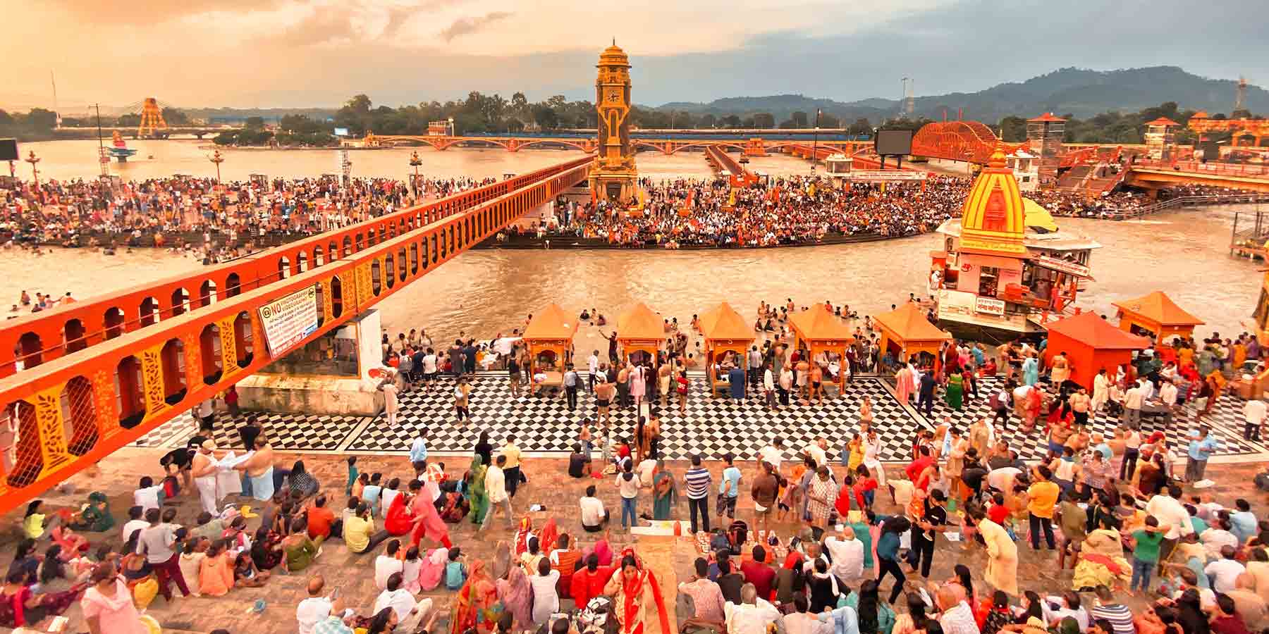 महाकुंभ 2025: एक आध्यात्मिक यात्रा